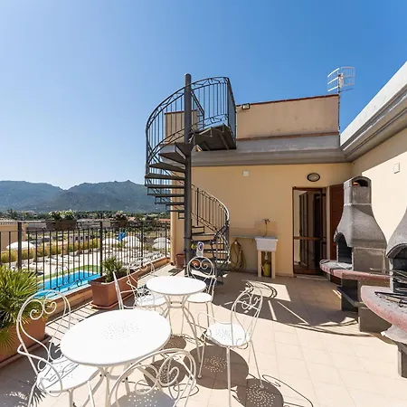 Elegant House In Apartment *